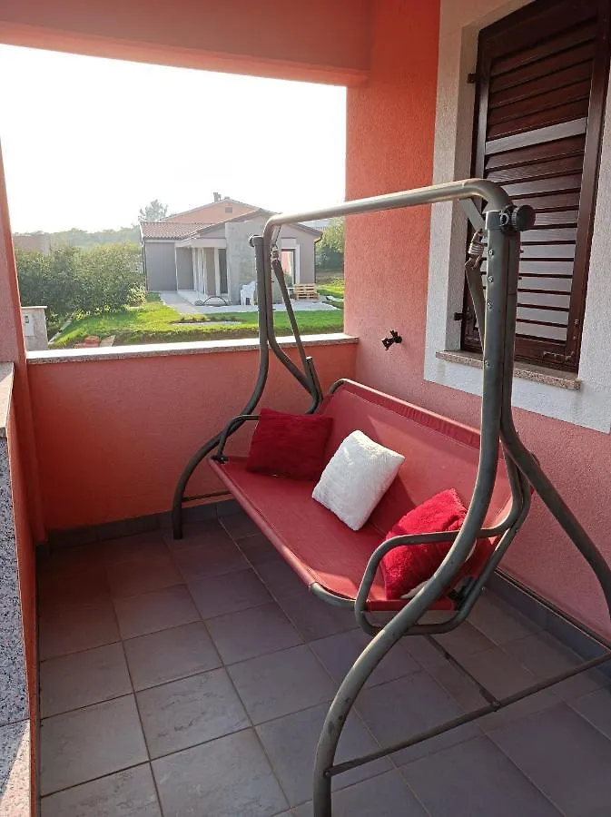 לאבין Apartman Biba